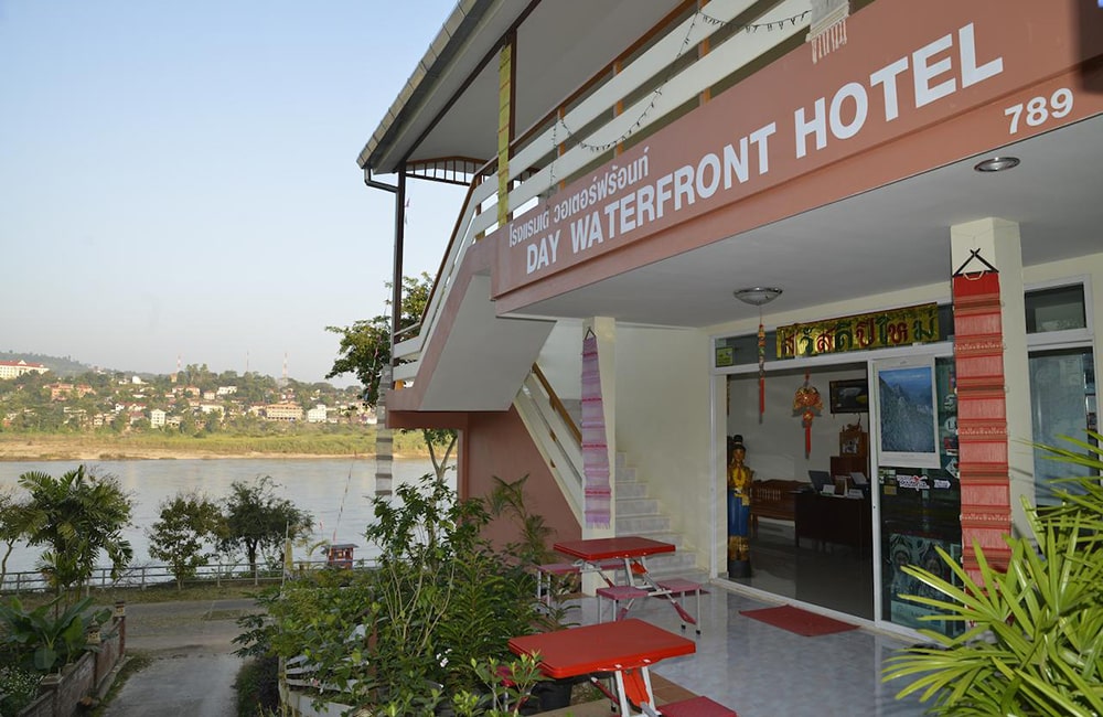 Day Waterfront Hotel 
