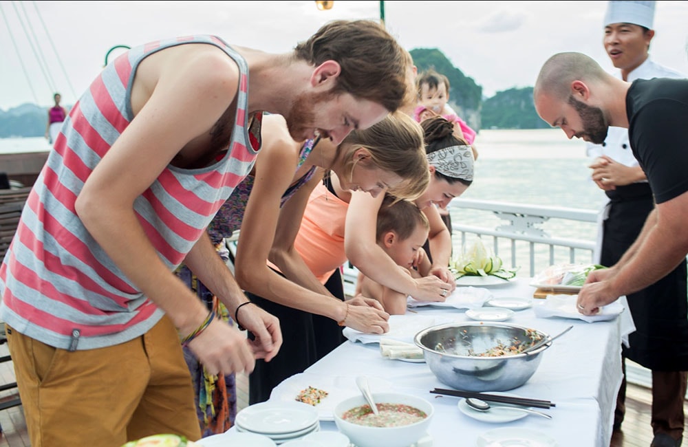 Cookinf class on halong bay cruise