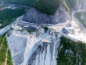 thung khe mountain pass in mai chau valley