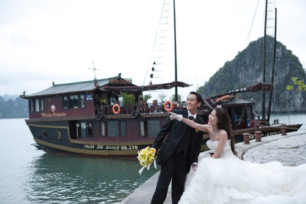 Legend White Dolphin, halong bay