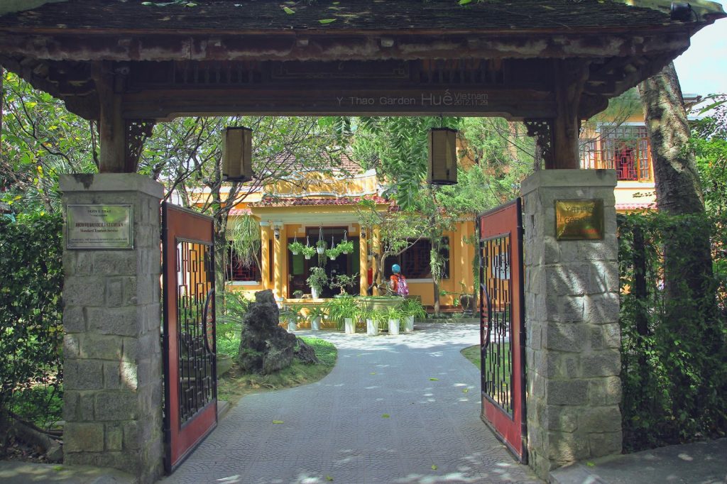 Y Thao garden restaurant, Hue