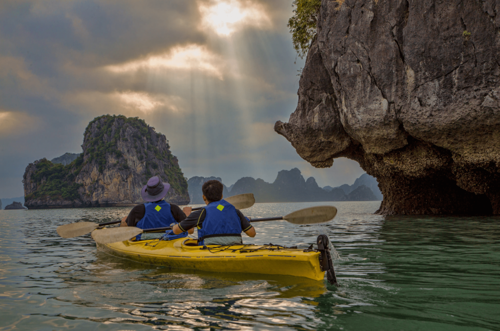 kayaking in halong bay