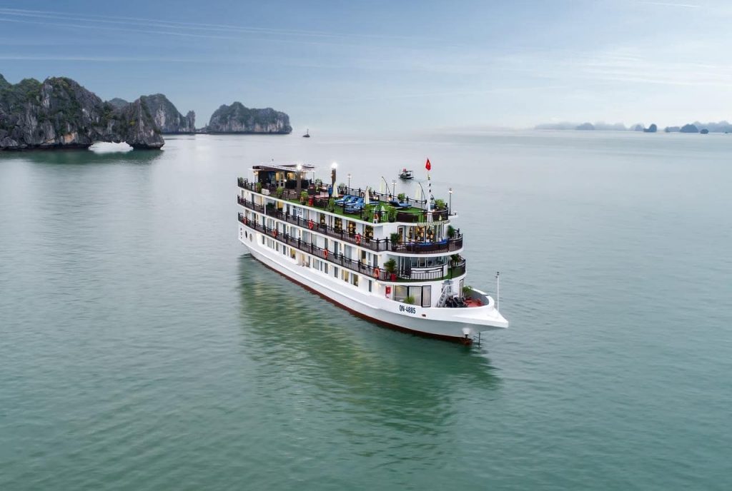 Margaret Cruise, halong bay