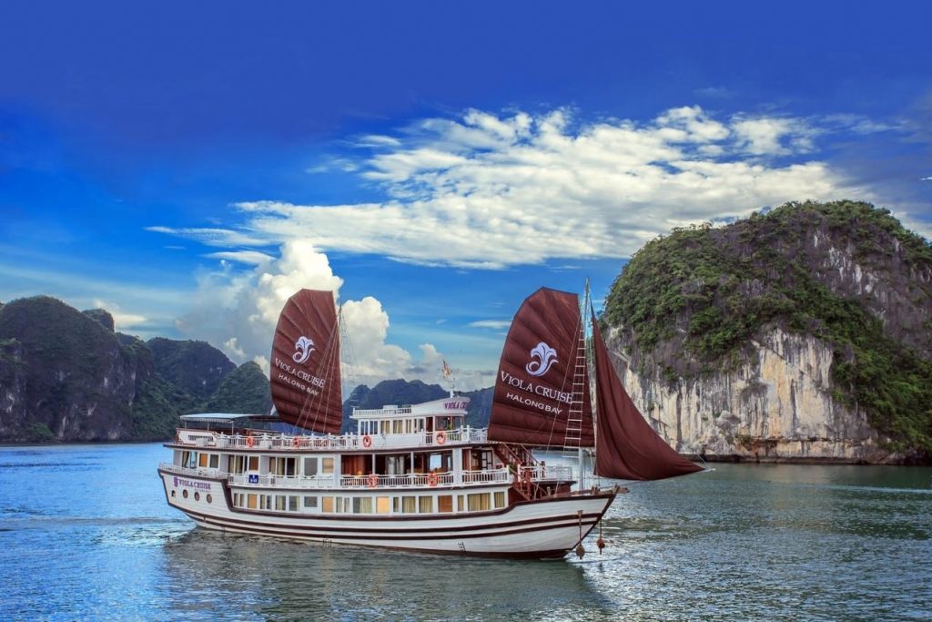 cruise in halong 