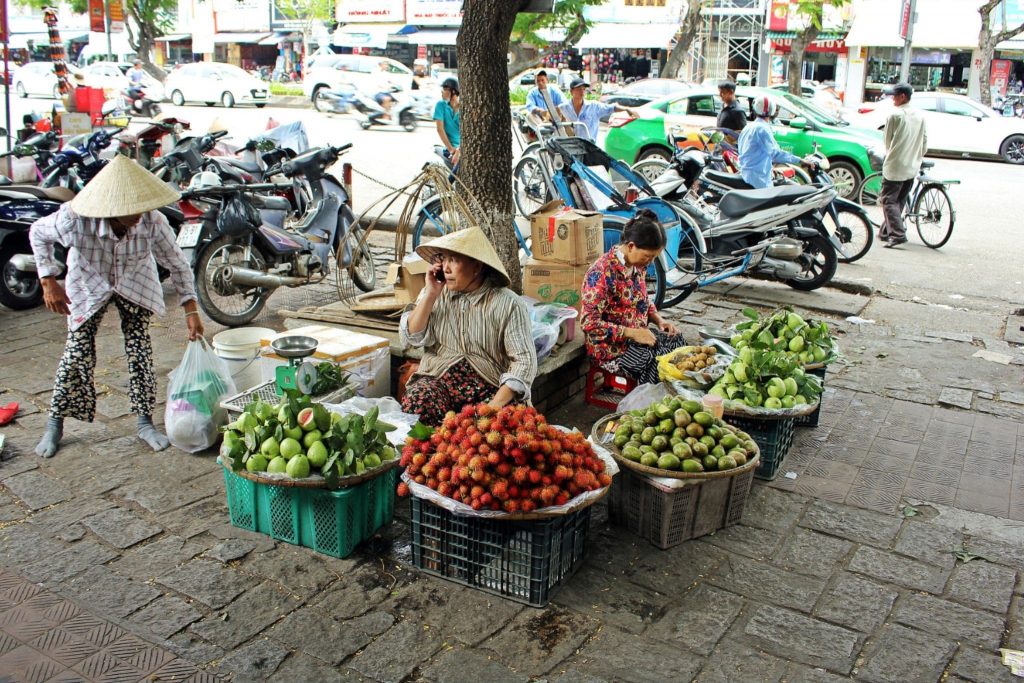 time to go to Dong Ba market